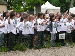 La chanson de l'Humanité <a style='color: #fff;' href='/uploaded/photo/les-potes-ages-de-maisons-laffitte-51ca8b522a709.jpg'>(Télécharger)</a>