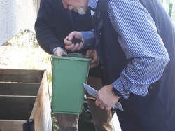 Non ça ne sent pas mauvais ! <a style='color: #fff;' href='/uploaded/photo/tous-au-compost-5ca2359d322a3.jpg'>(Télécharger)</a>